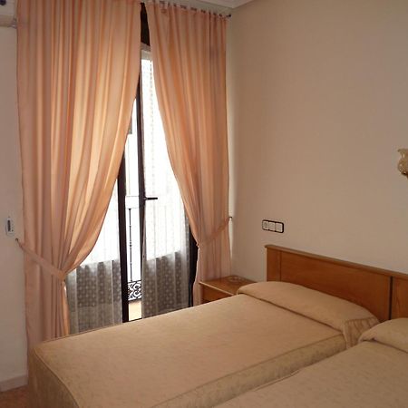 Hostal Fernandez Madrid Kültér fotó