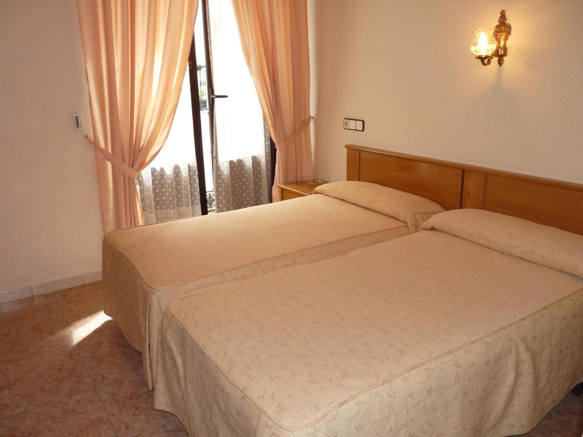 Hostal Fernandez Madrid Kültér fotó