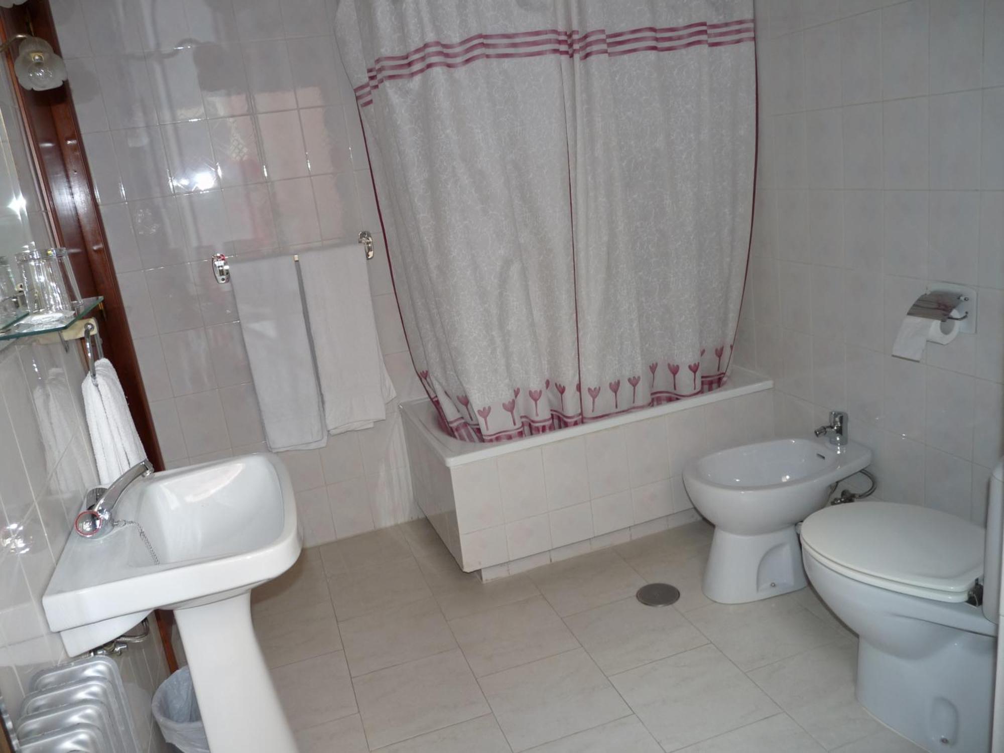 Hostal Fernandez Madrid Kültér fotó