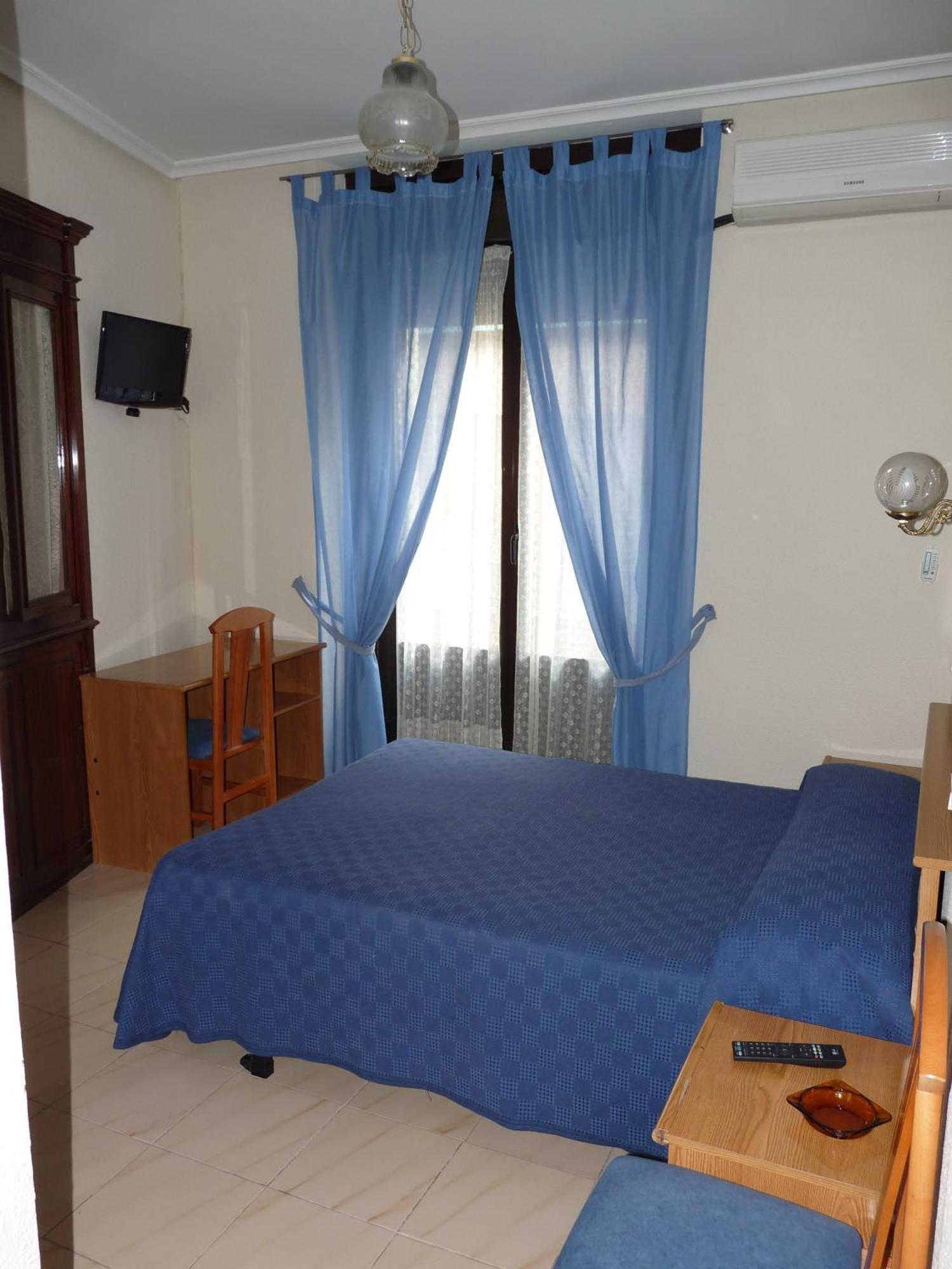 Hostal Fernandez Madrid Kültér fotó