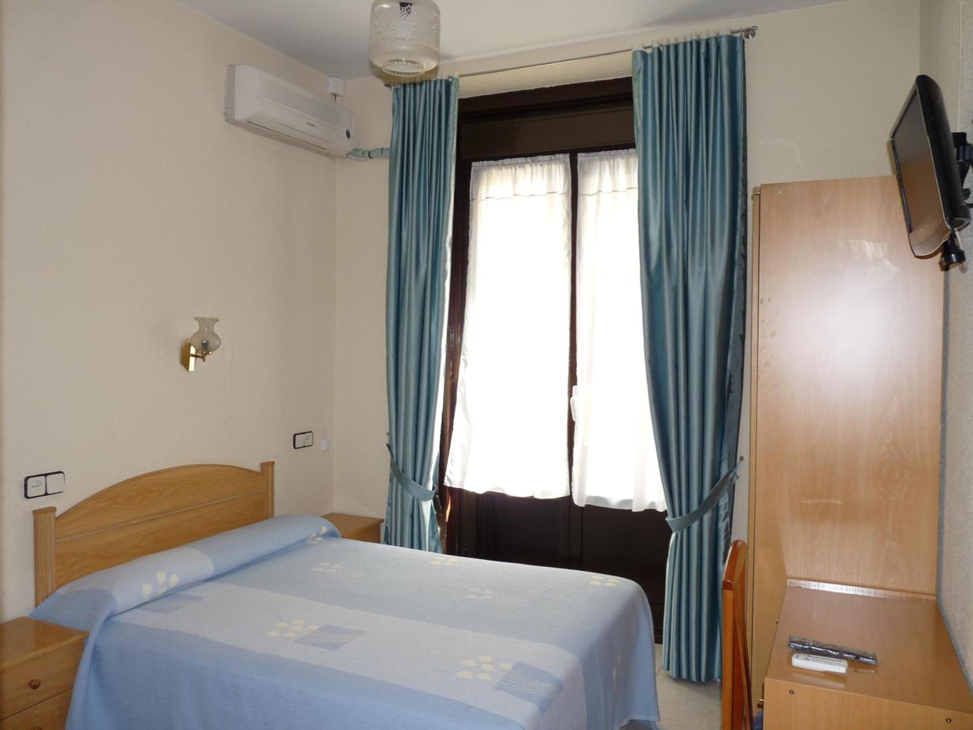 Hostal Fernandez Madrid Kültér fotó