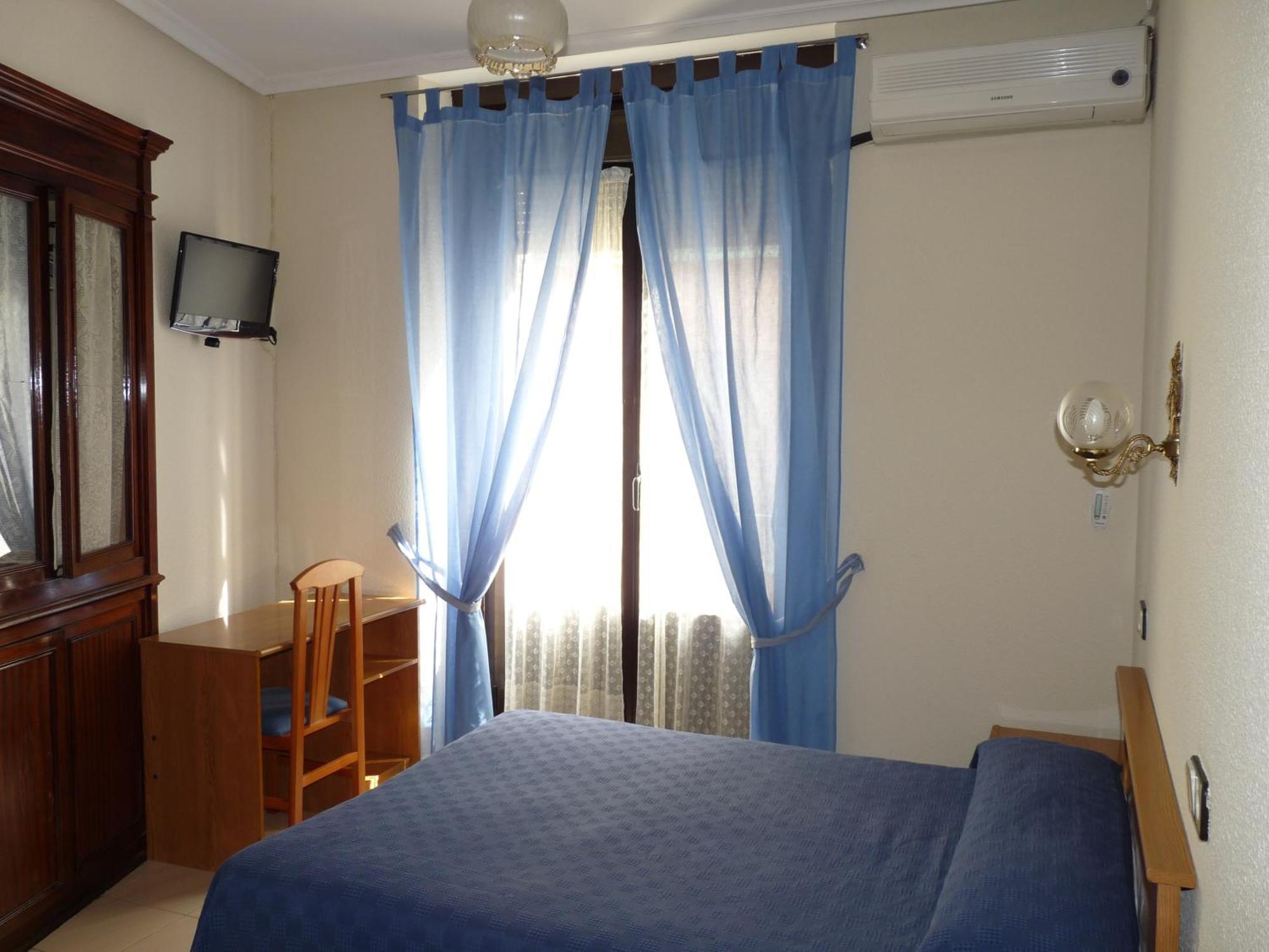 Hostal Fernandez Madrid Kültér fotó