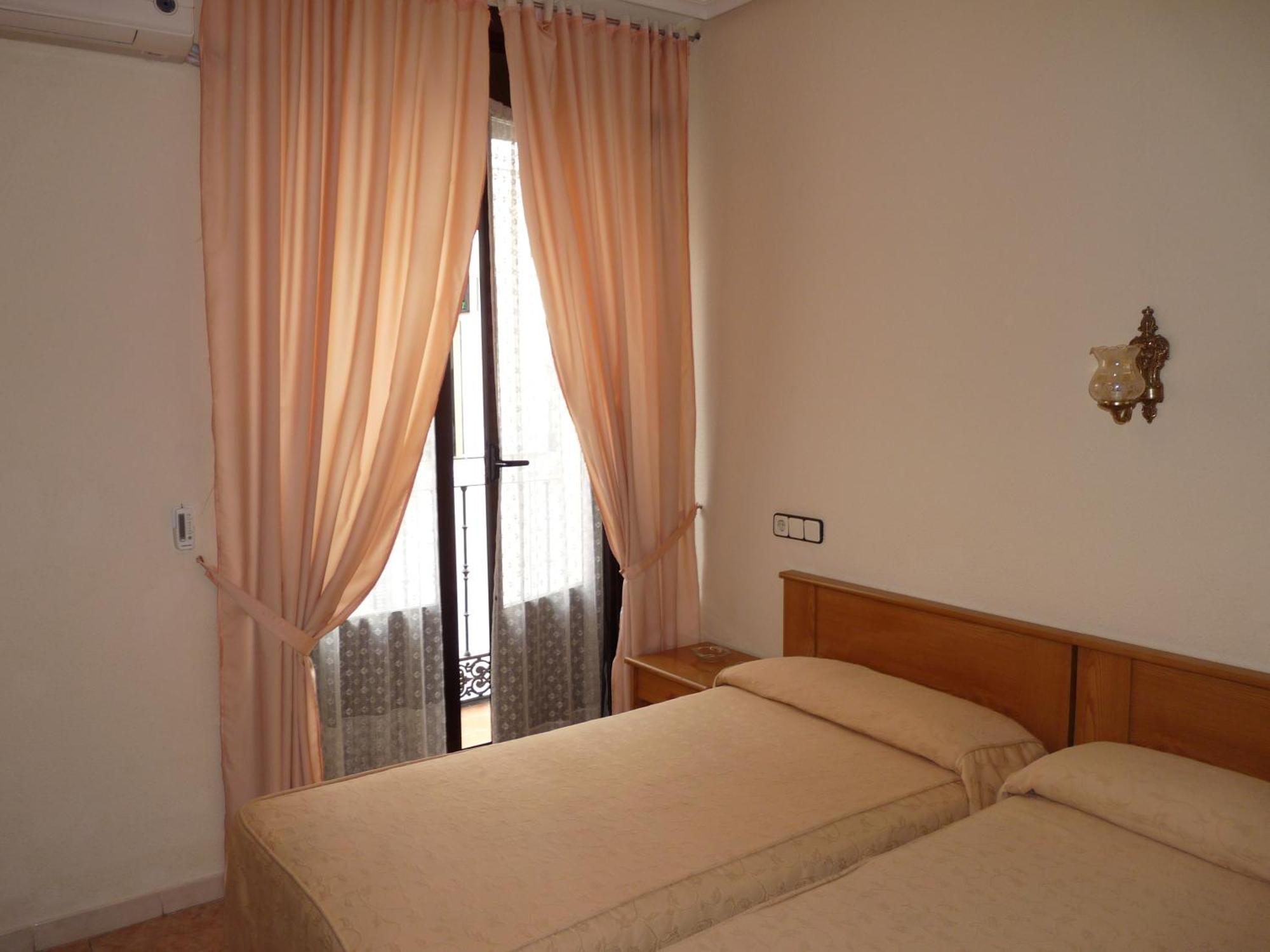 Hostal Fernandez Madrid Kültér fotó